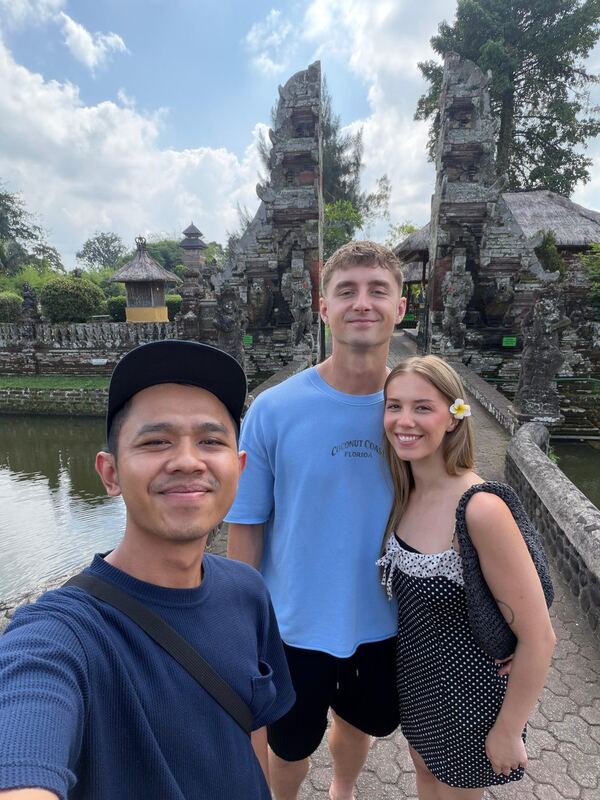 temple stop, with Batuh's guests