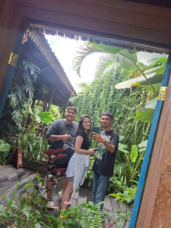 Batuh with a group of guests at a Balinese doorway