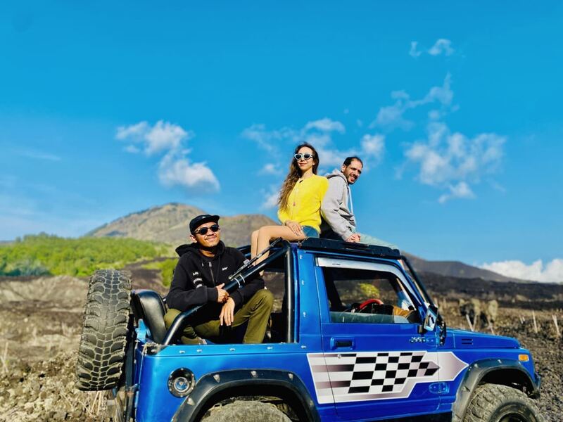 Batuh with guests on the road in Bali